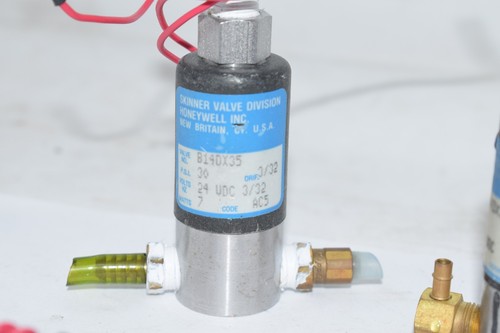 Mixed Lot of 6 Parker Skinner Solenoid Valves - Picture 2 of 7