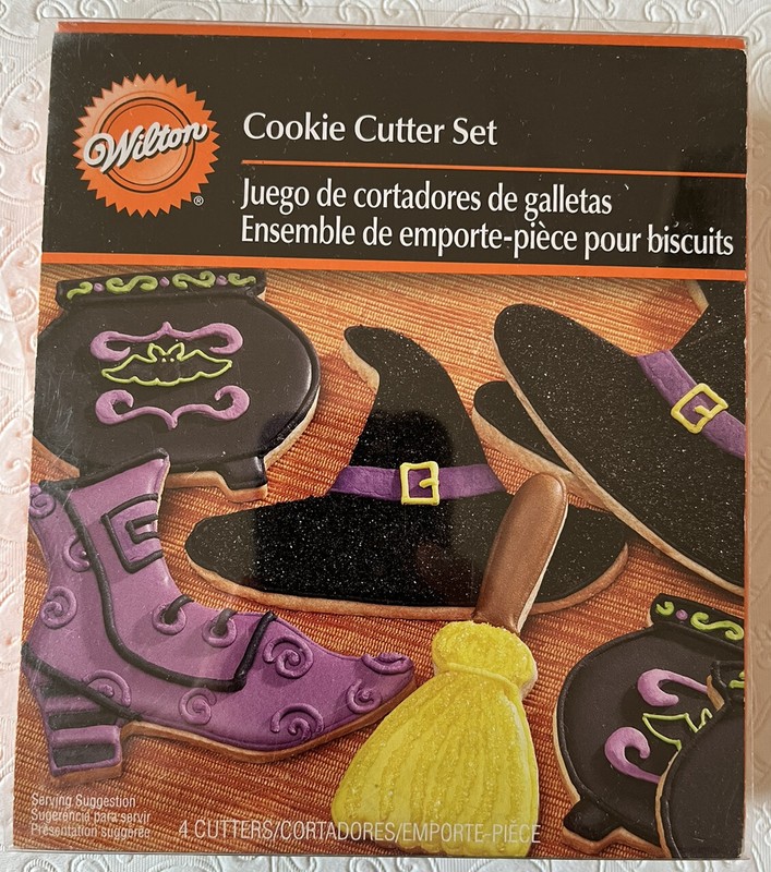 Wilton Halloween METAL Cookie Cutter Set Of 4 Witches Broom Boot Cauldron Hat