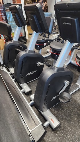Life Fitness Integrity Lifecycle Recumbent Exercise Bike with SE3 HD Console - Picture 4 of 5