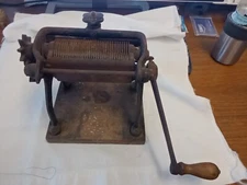 ANTIQUE VITANTONIO MFG CO CAST IRON WOOD PASTA ROLLER MAKER W 3 CUTTER WHEEL1906