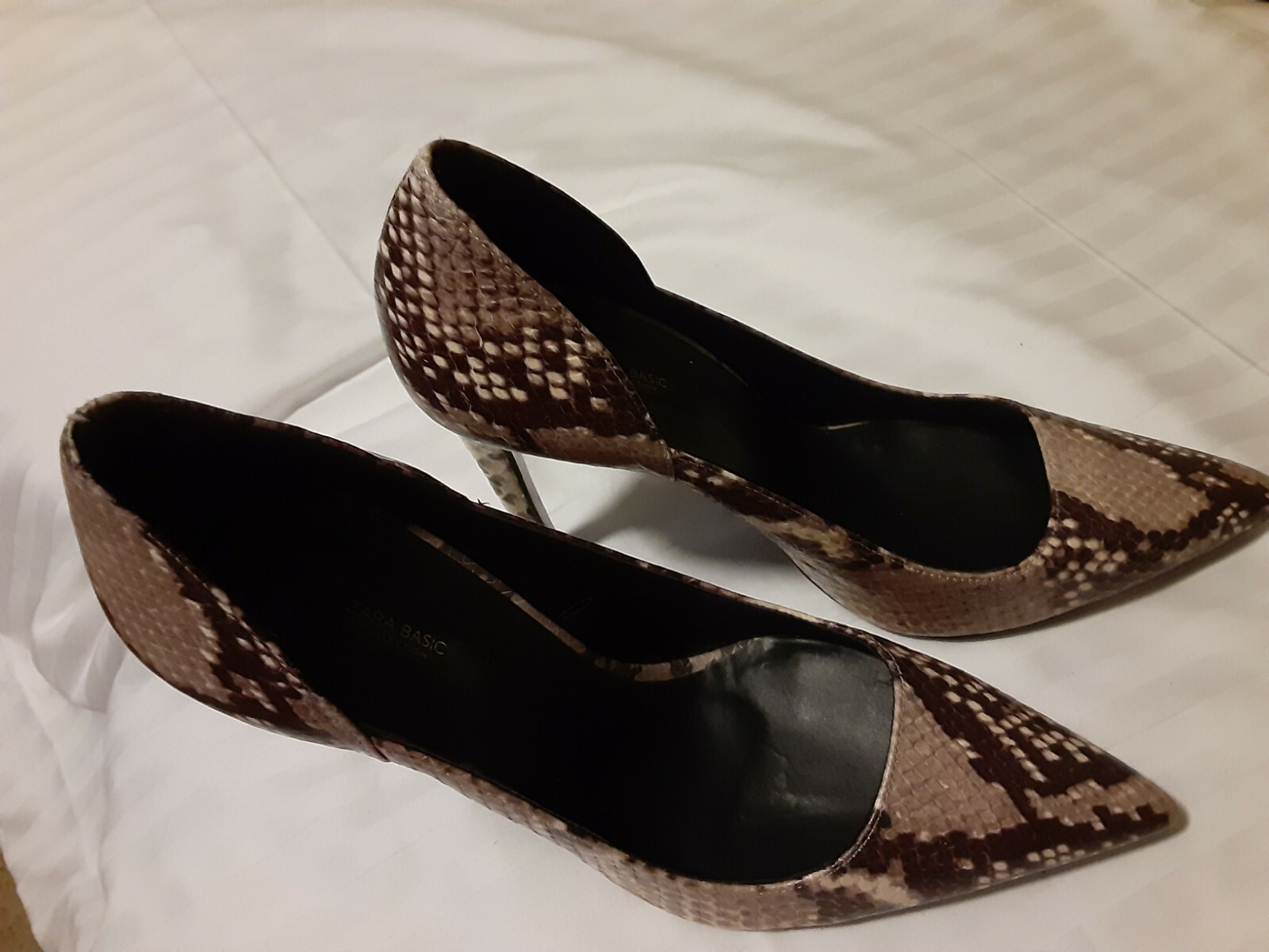 Zara Basic Collection Snakeskin Print Leather Poi… - image 2