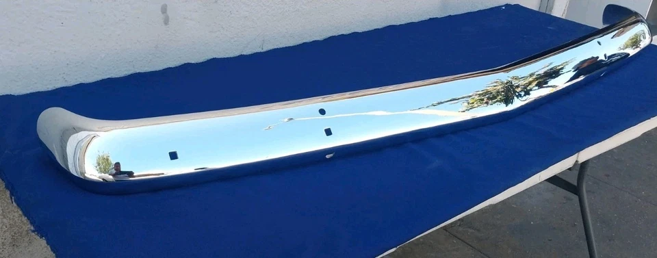 Parachoques trasero cromado original Ford Thunderbird 1955, 1956. Foto 3 de 4