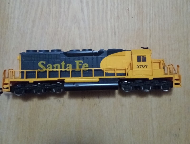 AHM HO scale Vintage  Santa Fe SD40 #5707 Diesel Locomotive Tested