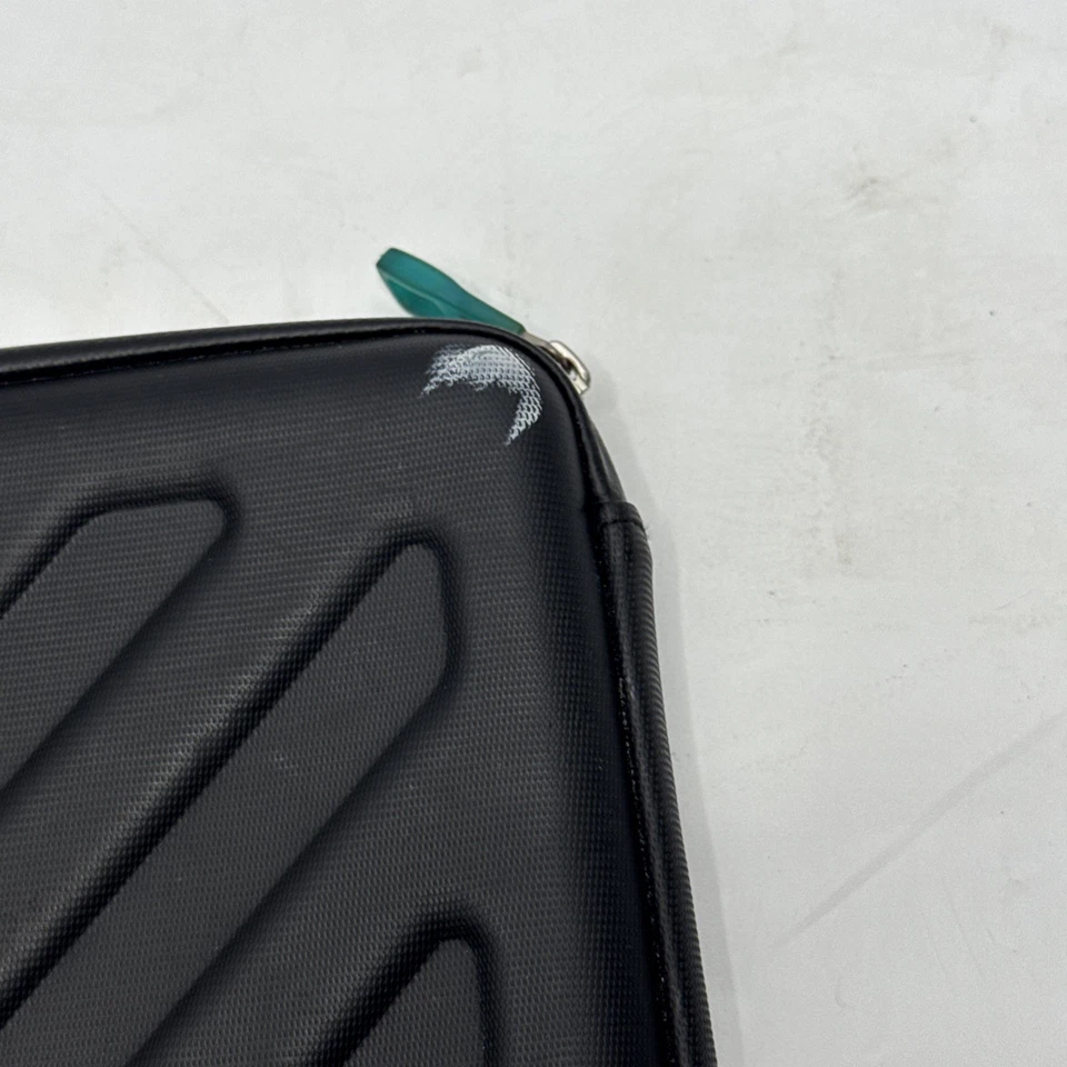 "Funda rígida negra para portátil Thule Gauntlet Attache se adapta a MacBook Pro de hasta 14""" Foto 2 de 4