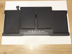 Original MacBook Air 13" A1466 EMC 2559 Akku Model: A1496 - 7,6V - 7150mAh.