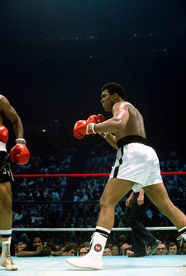 Mohammad Ali and Jimmy Young battle each other at the WBC and WBA- 1976 Photo 3