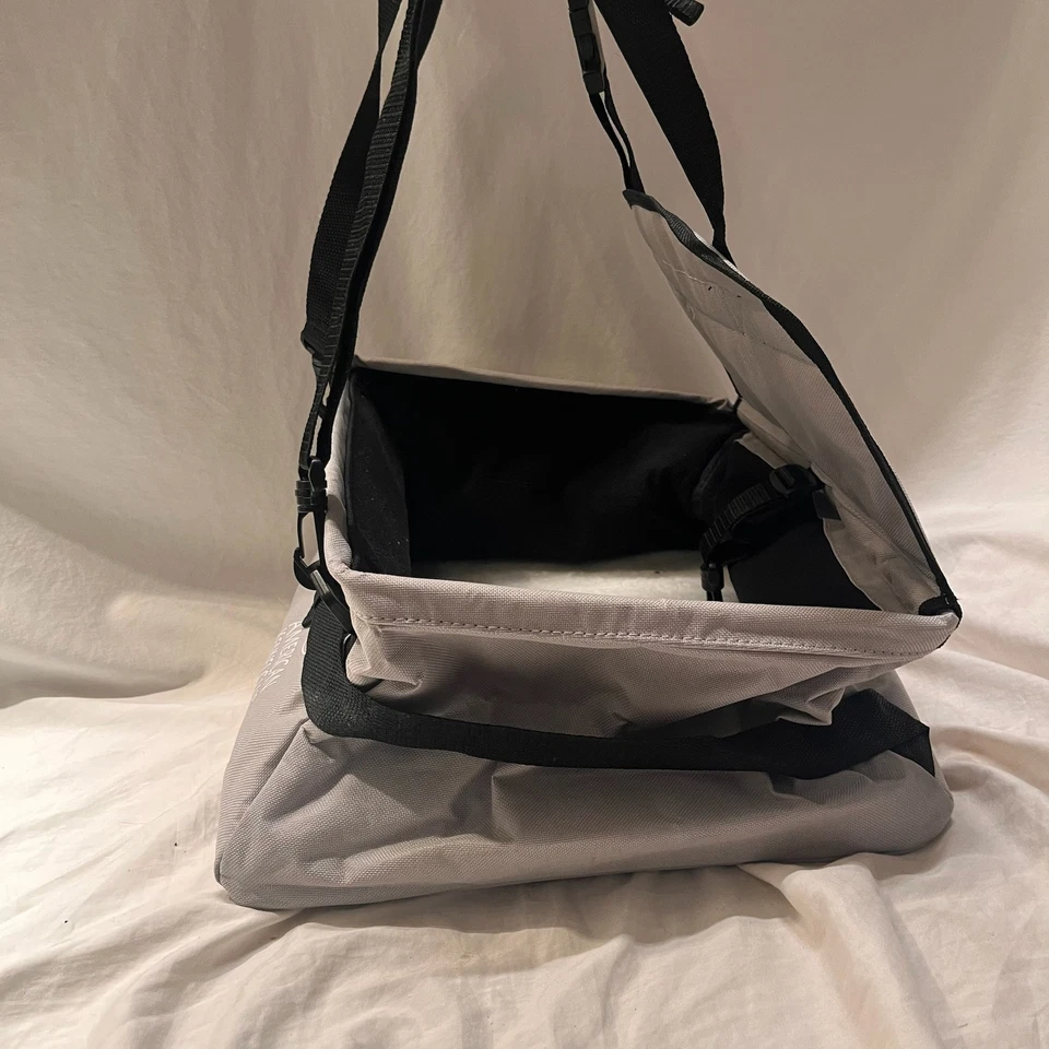 American Kennel Club Doggie Car Seat Harness Hook Click Snap Straps Light Grey - Image 3 of 4