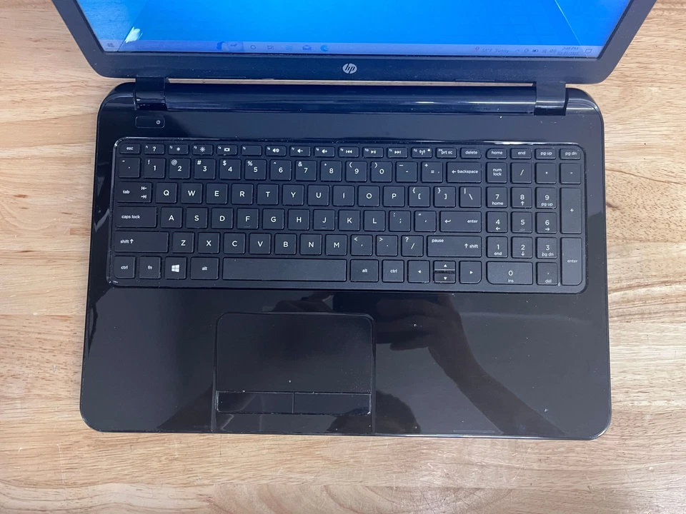 Portátil HP 15-G020DX 15.6” AMD A6, 4GB RAM, 64GB SSD, W10 Foto 4 de 4