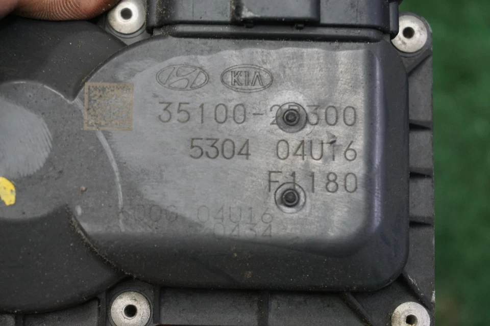 Corpo do acelerador 2017 HYUNDAI ACCENT 1.6 FABRICANTE DE EQUIPAMENTO ORIGINAL 05184349AC - Imagem 4 de 4