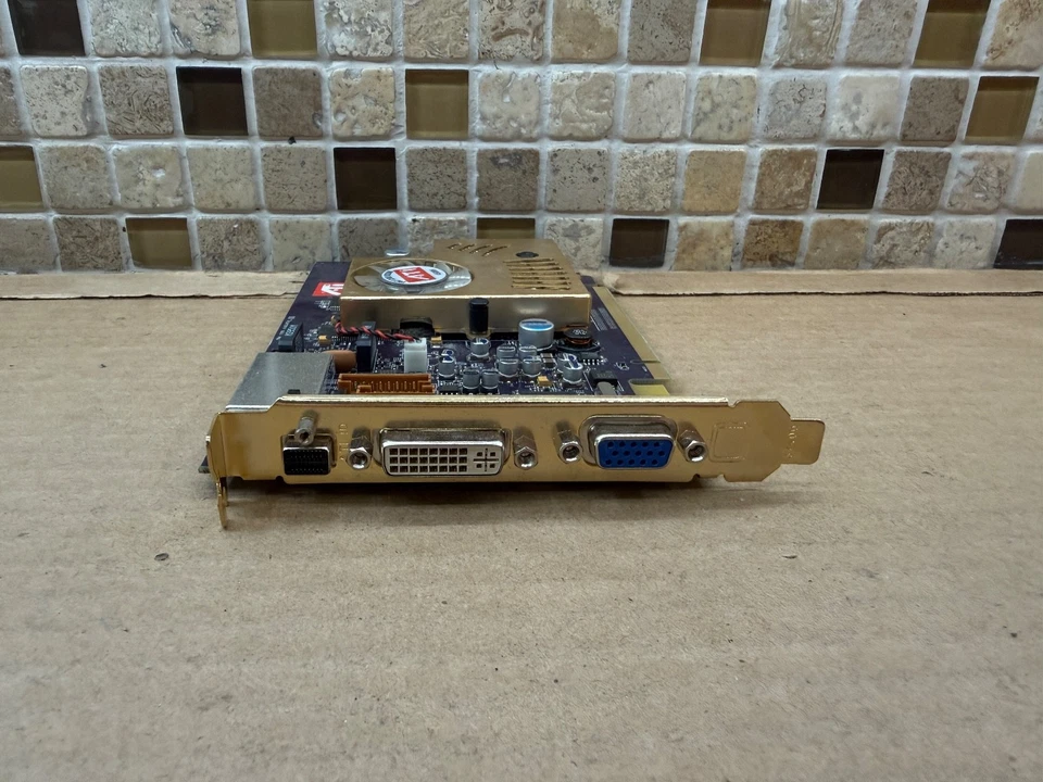 ATI graphics card AIW X600 PRO 256MB - Image 3 of 4