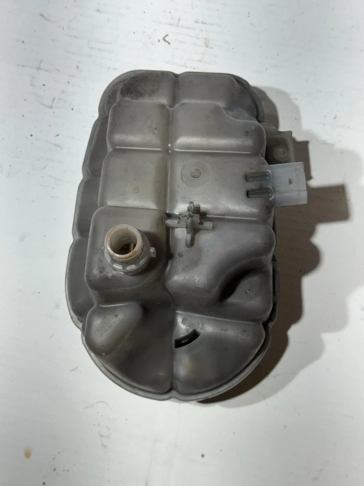 Depósito de desbordamiento de refrigerante de radiador original OEM 4G0121403D para Audi A6 A7 12-15 Foto 2 de 4