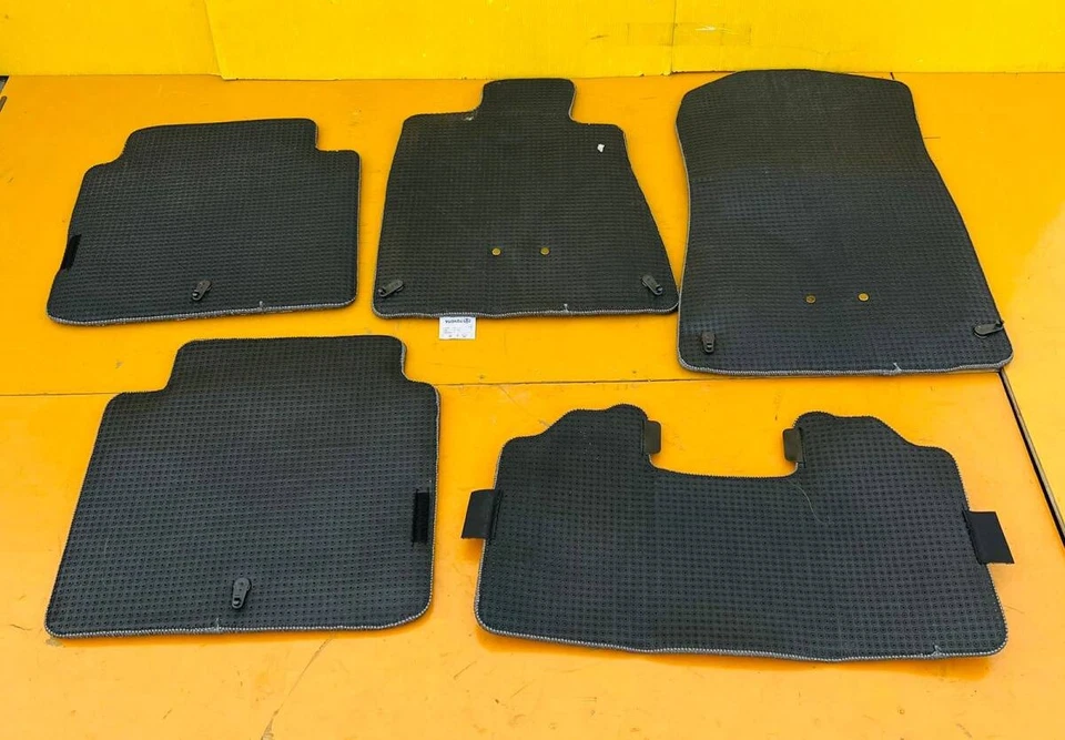 Toyota Crown Royal Saloon GRS180 50th Anniversary OEM Floor Mats Full Set 2005 - Image 4 of 4