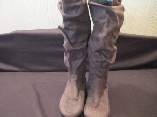 Soft Suede Boots Gray Flats Size 