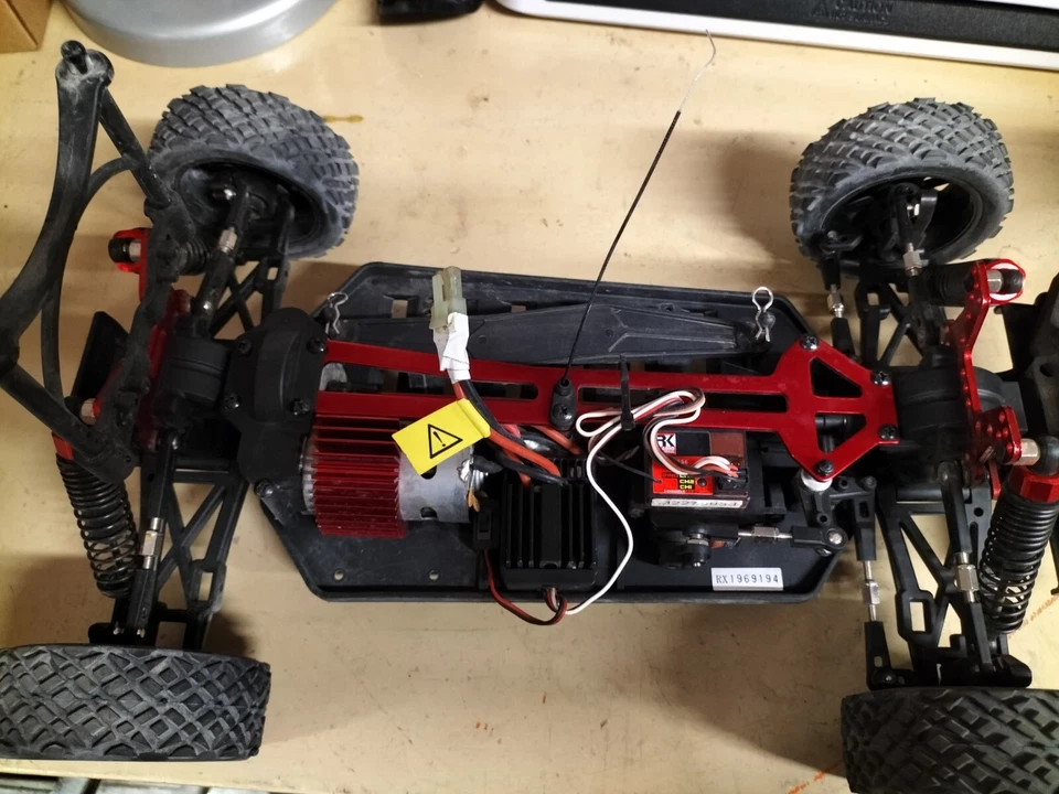 Automodello Off Road 4wd Scala 1:10 Scocca Verde Bianca - Immagine 2 di 4