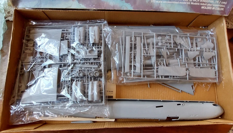 MONOGRAM 8292 B-52 STRATOFORTRESS - kit 1/72 INTATTO (RARE and Vintage kit) - Imagem 4 de 4