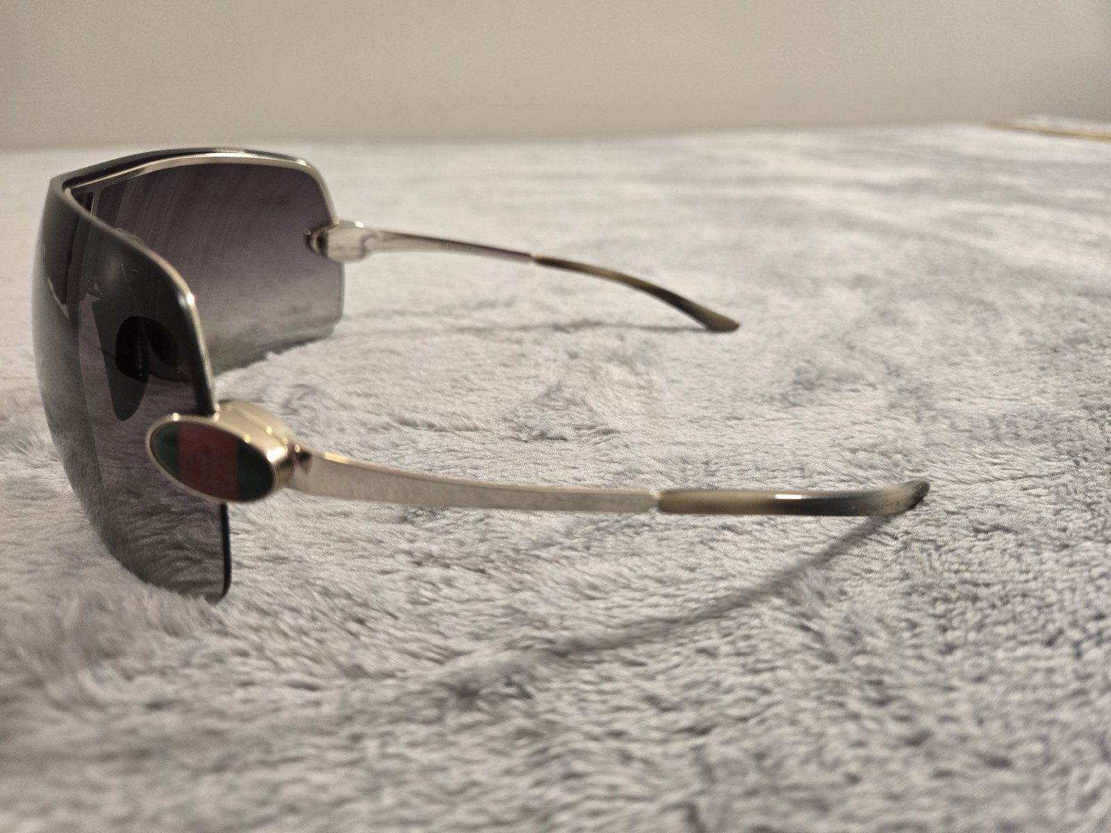 Vintage Y2K Gucci Shield Sunglasses Rimless Wrap GG18… - Gem