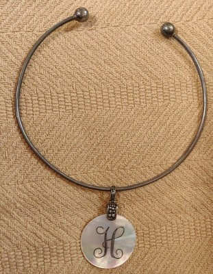 Sterling Silber Halskette mit monogrammiertem ''H'' Anhänger MOP