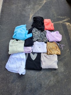 Lote de 13 revendedores de ropa mixtos para damas mujeres paquete pantalones cortos blazers