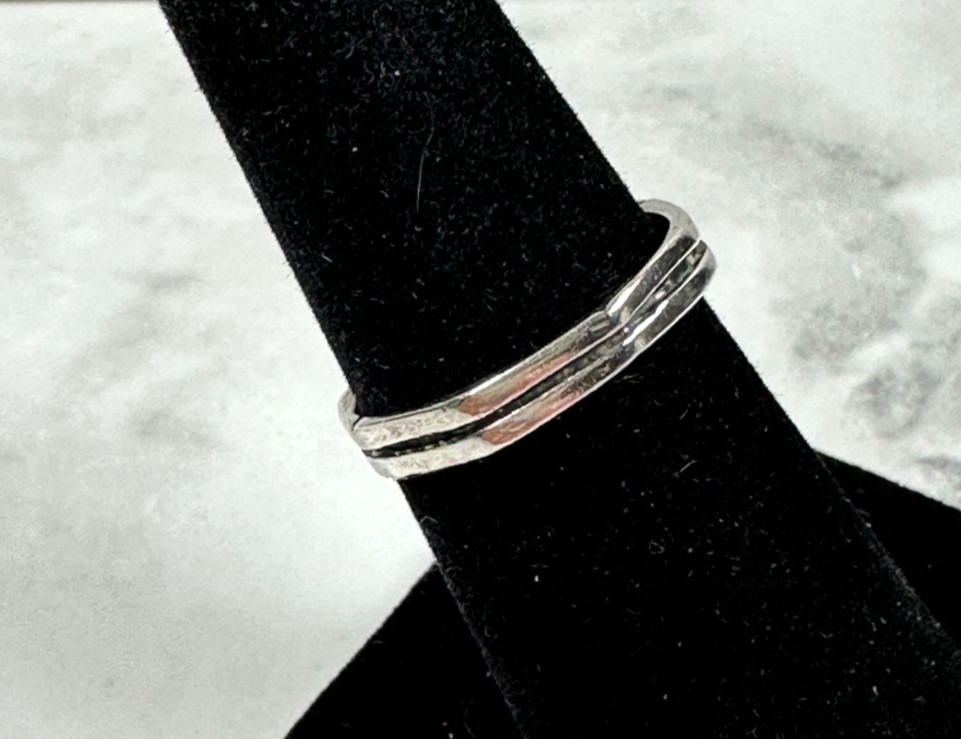 Sterling Silver Thin Ring with Flat Sides with Li… - image 2