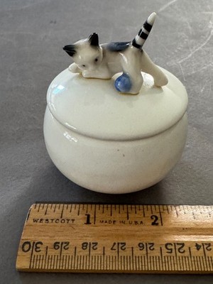 GOEBEL W GERMANY KITTEN CAT PLAYING WITH YARN LIDDED TRINKET DISH JEWELRY BOX