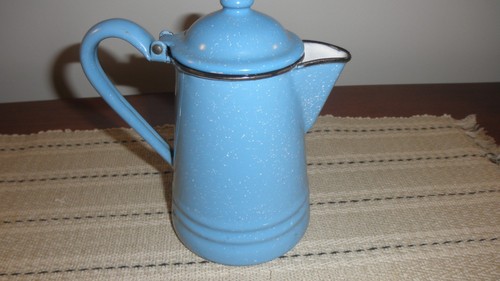ANTIQUE GRANITEWARE SMALL BLUE COFFEE POT PERHAPS CHILDS - Picture 5 of 5
