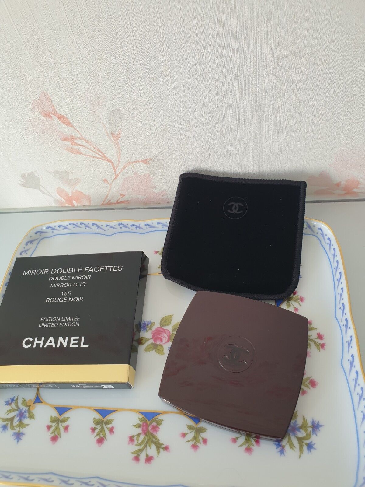 Chanel Brown MIROIR DOUBLE FACETTES Mirror 啡色隨身鏡155 ROUGE NOIR, 美容＆個人護理,  健康及美容- 皮膚護理, 化妝品- Carousell