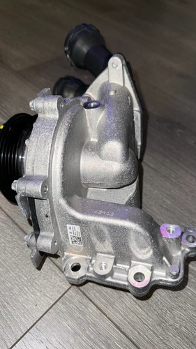 Brand New OEM Mercedes-Benz water pump A6542010110+A654200215 - Picture 6 of 8