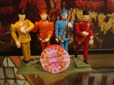 BEATLES SGT PEPPER LONELY HEARTS CUSTOM SOLDIERS SET TIN LEAD FIGURE 54MM 1:32