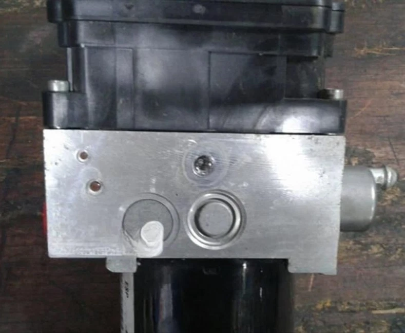 2008 Jeep Grand Cherokee Jeep Commander ABS Anti-Lock Brake Pump Assembly OEM - Image 3 of 4