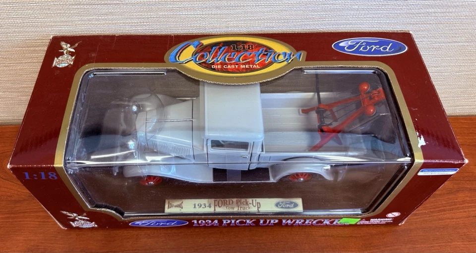 NEW Road Legends 1934 Ford Gray Die-Cast Tow Truck 1:18 - Image 3 of 4