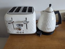 Delonghi Brillante 1.7L Kettle (KBJ3001.W) + 4 Slice Toaster (CTJ4003.W) White