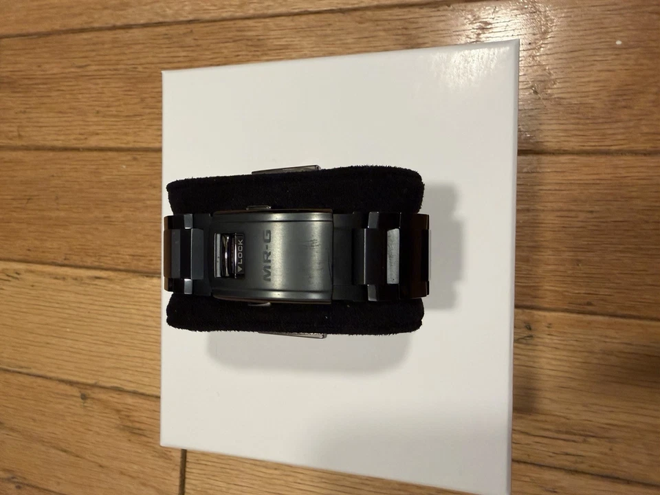 Radio solar Casio G-Shock MRG-B2000BG3A 'Kurogane-Iro' Bluetooth titanio - nueva en caja Foto 2 de 4