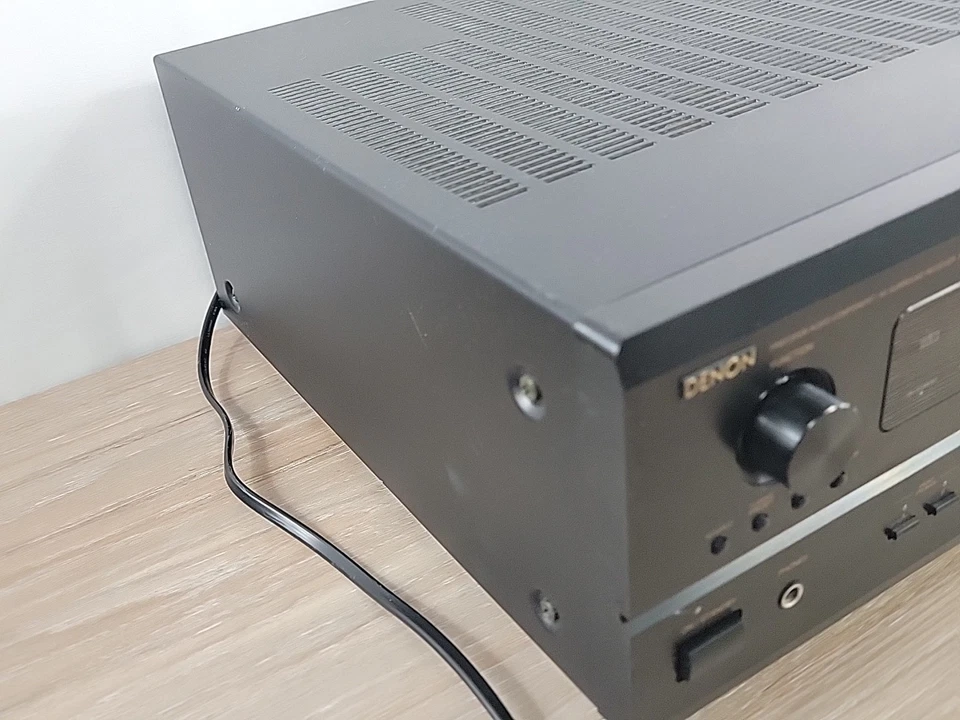 Denon AVR-2800 5.1 channel AV Receiver with DTS, Dolby Digital - Image 3 of 4