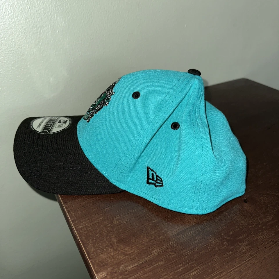 Chapéu ajustável verde Harry Potter Sonserina Crest New Era 39Thirty - Imagem 2 de 4