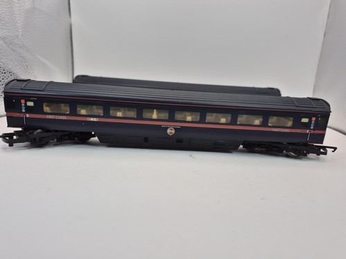 Hornby 2 X GNER MK 3 Coaches(R.439-0200) 41098 First Class, And 42193 Unboxed - Picture 12 of 24