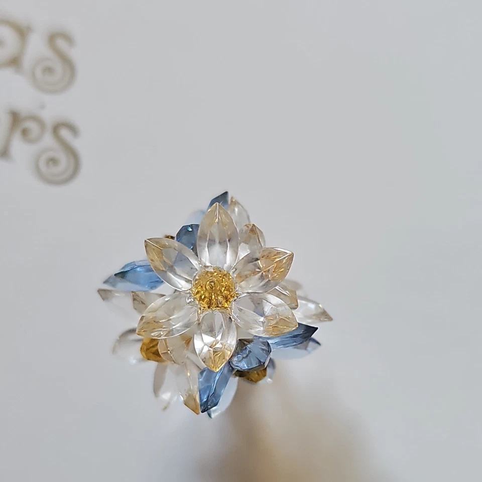 Linda estatueta vintage mini vaso de flores de cristal 1" x 1" - Imagem 3 de 4