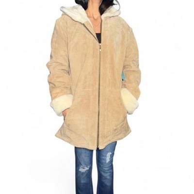 ST JOHN'S 100% GENUE LEATHER and  FAUX FUR LINING Coat. Size Medium NWT