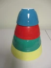 Great Vintage Pyrex Primary Colors Mixing Bowl Set