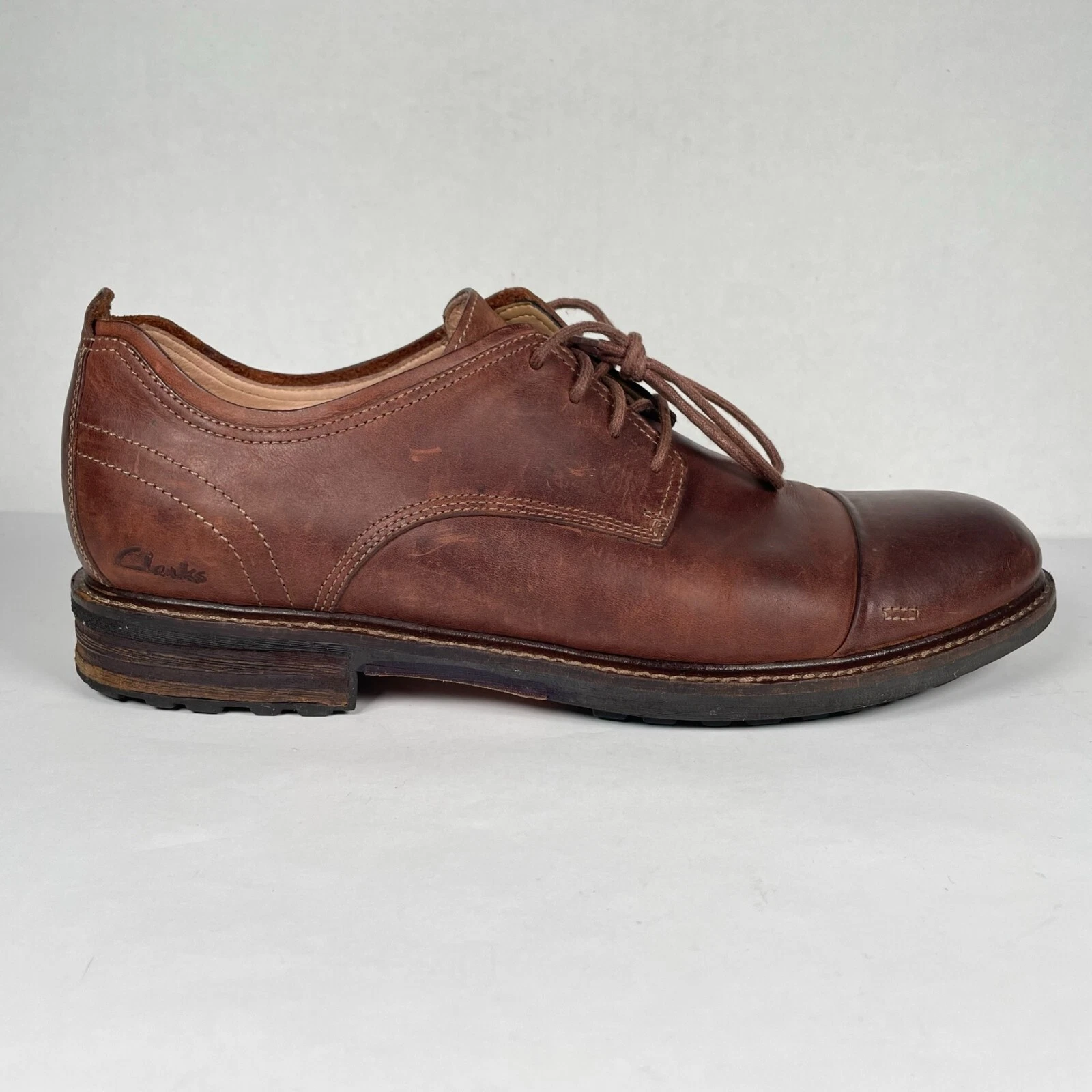Mocassini Clarks Street da uomo taglia 12 M in pelle marrone punta a cappuccio scarpe Oxford stringate