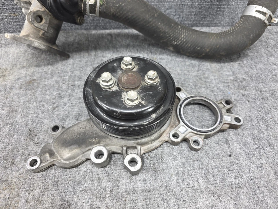 LEXUS 2015-2024 RC-F GS-F IS500 LC500 OEM MOTOR REFRIGERANTE BOMBA DE AGUA CON POLEA Foto 2 de 4