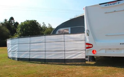 Blue Diamond gestreifter Windschutz 5,4 x 1,22 Meter grau B-Ware