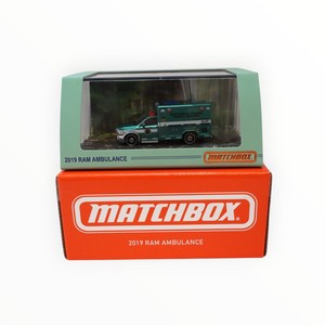 Matchbox: 70. évfordulós nyitható kisautó - 2019 Ram Ambulance