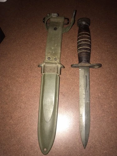 WW2 US-M4 MILITARY Utica Carbine   BAYONET Knife & US M8 B.M. CO SCABBARD MINT