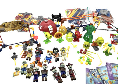 Plants Vs Zombies K'NEX Lot 22 figures & plants,football,WildWest Skurmish&MORE
