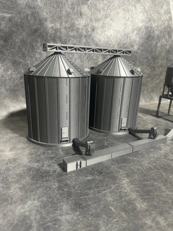 1/64 scale grain bins - Image 4 of 4