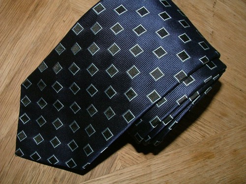 MENS PAUL STUART TIE 100% SILK HAND MADE IN ENGLAND BLUE BLACK SQUARES #425