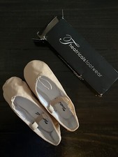 Girls Pink Full Sole Ballet Slippers size 1.5 Theatricals Footwear T1000C 1 1/2