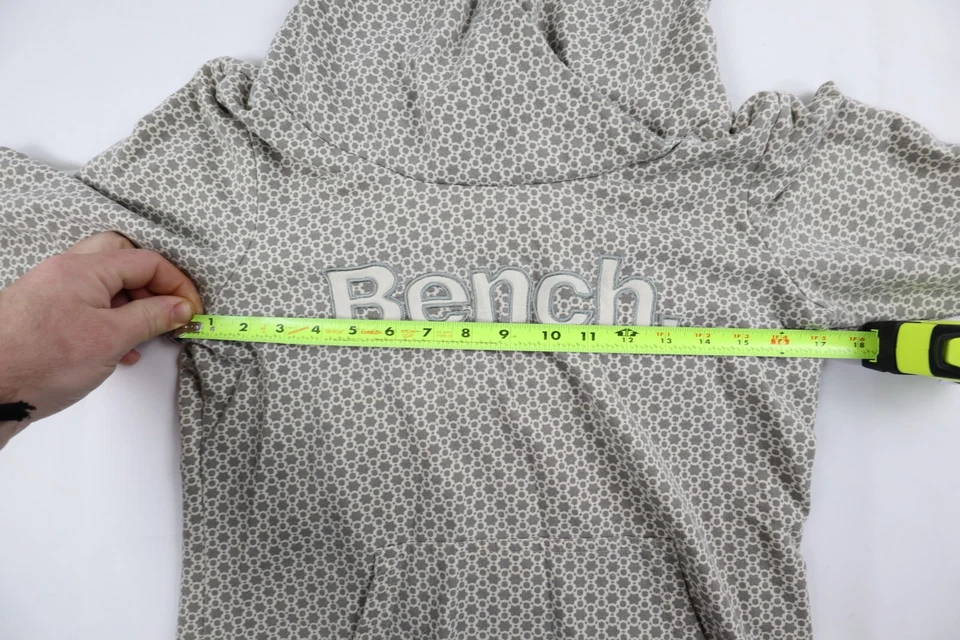 Sudadera con Capucha Bench Para Mujer Pequeña (S) Gris Marfil Estampado Deletreado Sudadera con Capucha Foto 3 de 4