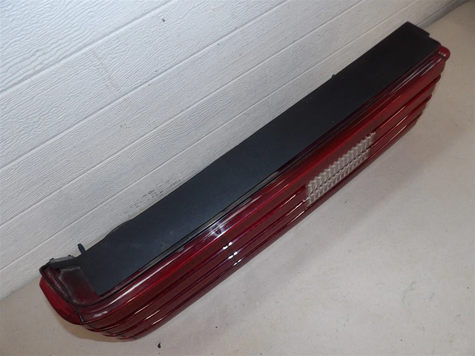 MERCURY LYNX 1985-1987 HATCHBACK LH CONJUNTO DE LUCES TRASERAS LATERALES DEL CONDUCTOR exc. XR3 OEM Foto 4 de 4