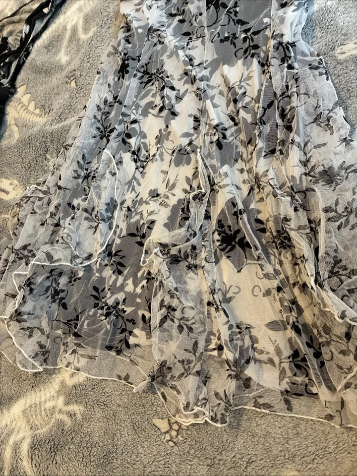 Vestido Bloome De Jeune Fille Niñas Talla 12 Negro/Blanco Vestido Flor Foto 2 de 4